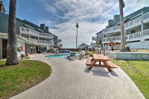Photo #6 of Oceanfront Port Aransas Condo with Pool No Pet Fee in Port Aransas, TX