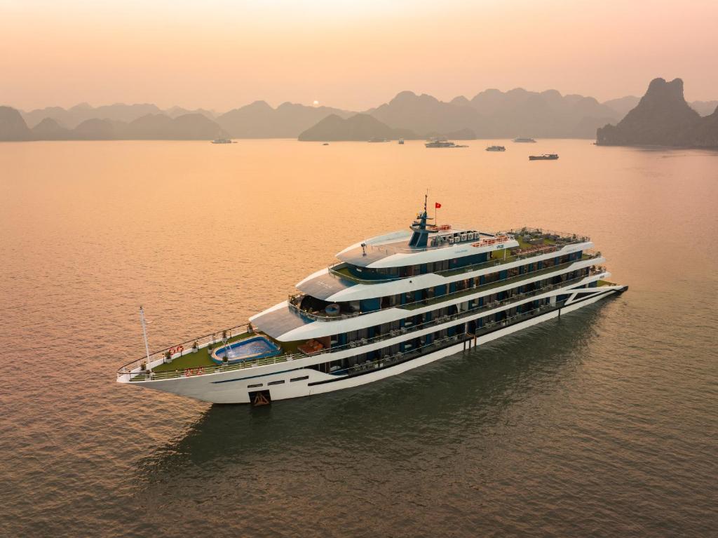 Photo #1 of M'Gloria Cruise by HAG in Hạ Long, Vietnam