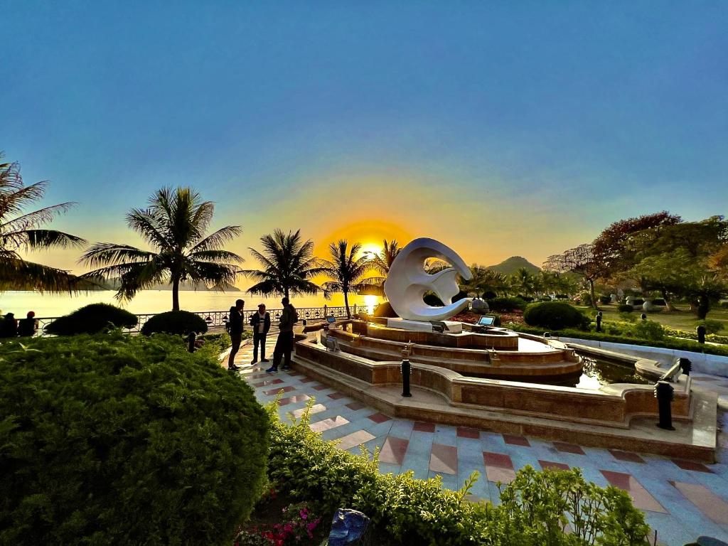 Photo of Huong Cang Sea View Hotel in Cat Ba, Vietnam