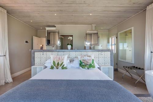 Photo #2 of Blue Bay Lodge in Saldanha, South Africa