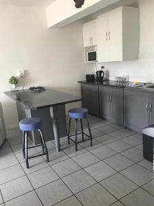 Photo #4 of Tranquil and Spacious Flat and Sound of the Ocean in Kidds Beach, South Africa