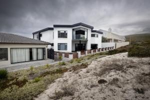 Photo #6 of Yzerfontein Beach Accommodation in Yzerfontein, South Africa