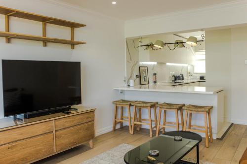 Photo #3 of Mouille Point Apartments in Cape Town, South Africa