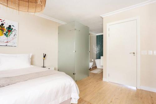 Photo #3 of Dolphin Beach cabana Luxe beach cabana voor 4 personen direct aan het strand in eMdloti, South Africa