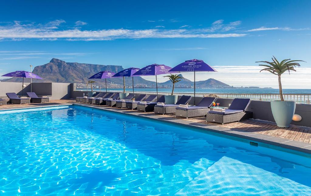 Photo of Lagoon Beach Hotel & Spa in Kaapstad, South Africa