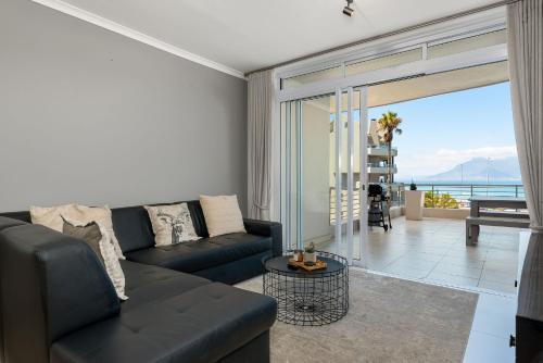 Photo #3 of Portico in Cape Town, South Africa