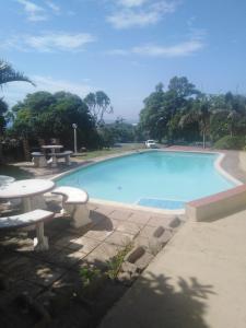 Photo #4 of Doonside Holiday Apartments in eManzimtoti, South Africa