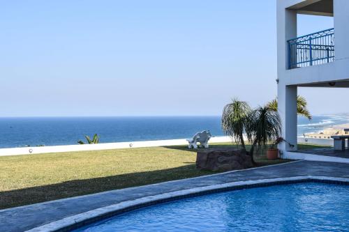 Photo #3 of Santorini Guesthouse in eManzimtoti, South Africa