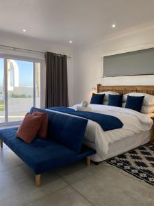 Photo #4 of Santorini Guesthouse in eManzimtoti, South Africa