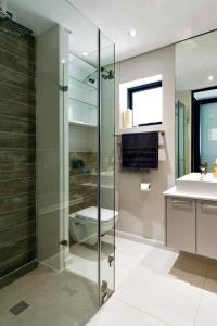 Photo #4 of Seacrest Luxury Beachfront Apartment - Blouberg Beach in Cape Town, South Africa