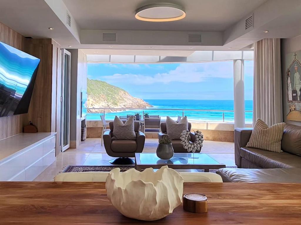 Photo of Waves of Grace Seafront Villa in Herolds Bay, South Africa