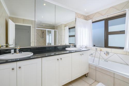 Photo #3 of San Lameer Villa 13942 - 5 Bedroom Superior - 12 pax - San Lameer Rental Agency in Durban, South Africa